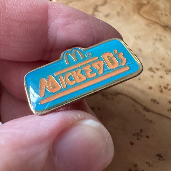 Vintage McDonalds (Mickey D’s) pin - Picture 5 of 6